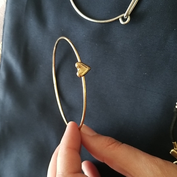 4 Bracelets Bundle - Picture 2 of 9